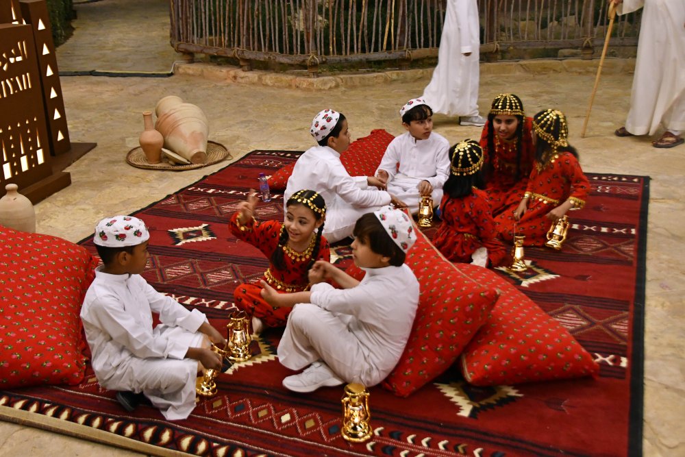 Kinder kündigen den Ramadan an