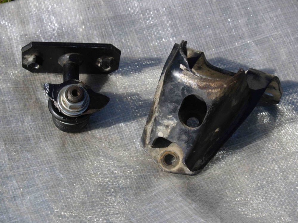 Gebrochener Lagerbock Gebrochener Lagerbock