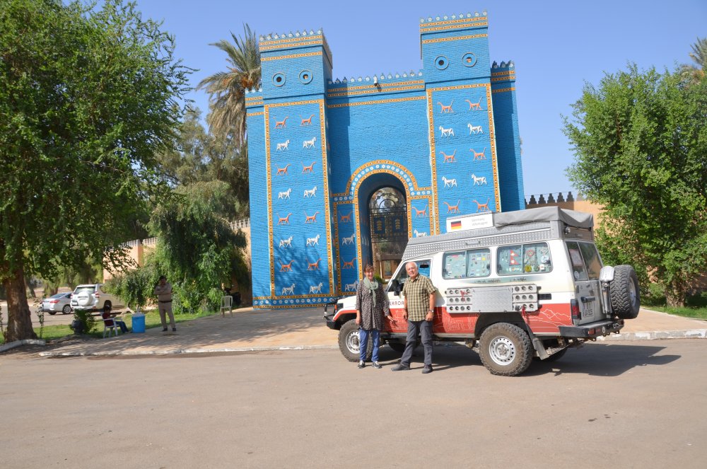 Am Eingang von Babylon (Irak) Am Eingang von Babylon (Irak)